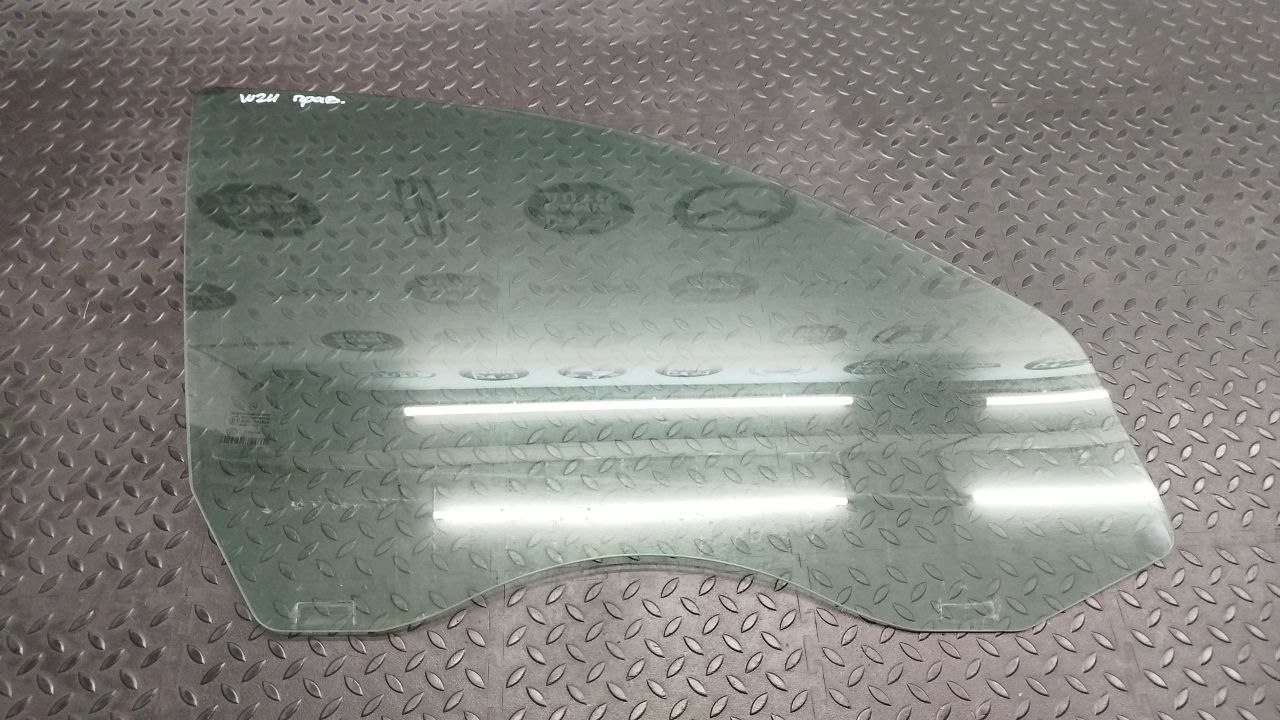 Стекло двери переднее правое Mercedes E/W211 2002-2009