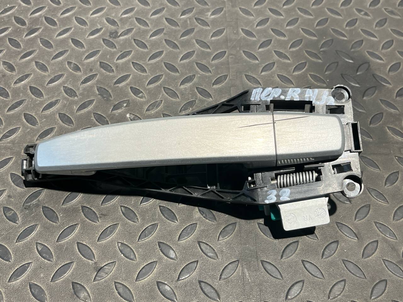 Ручка двери передняя правая Opel Zafira/B 2005-2014