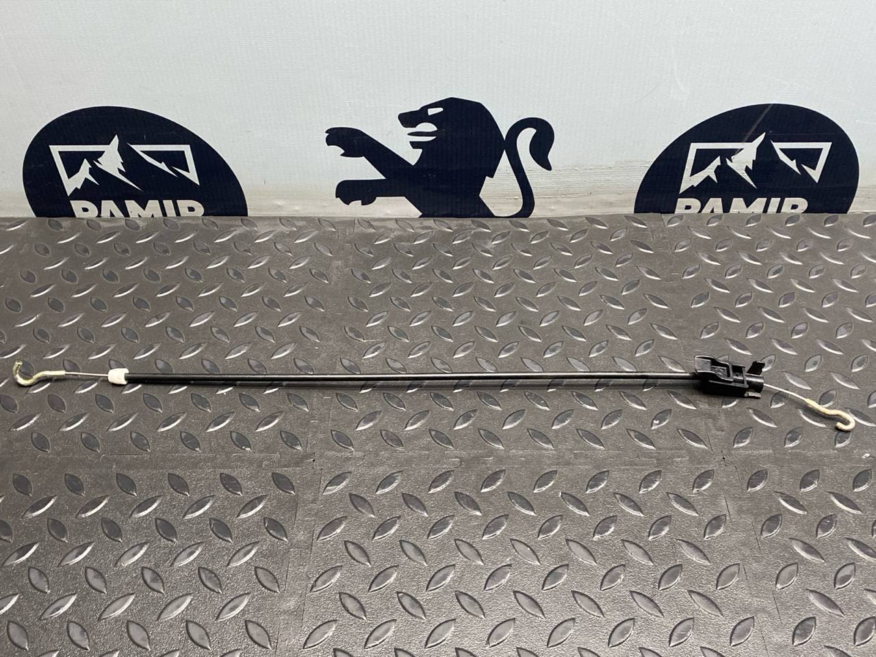 Трос замка двери передний Mercedes C/W202 1993-2001