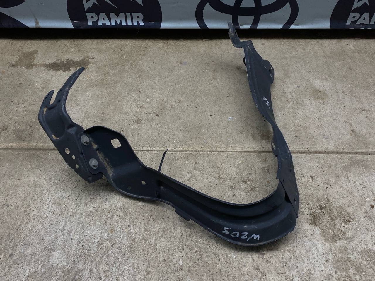 Кронштейн фары левый Mercedes C/W203 2000-2008