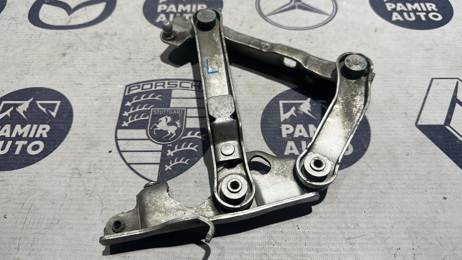 Петля капота левая Mercedes E/W211 2002-2009