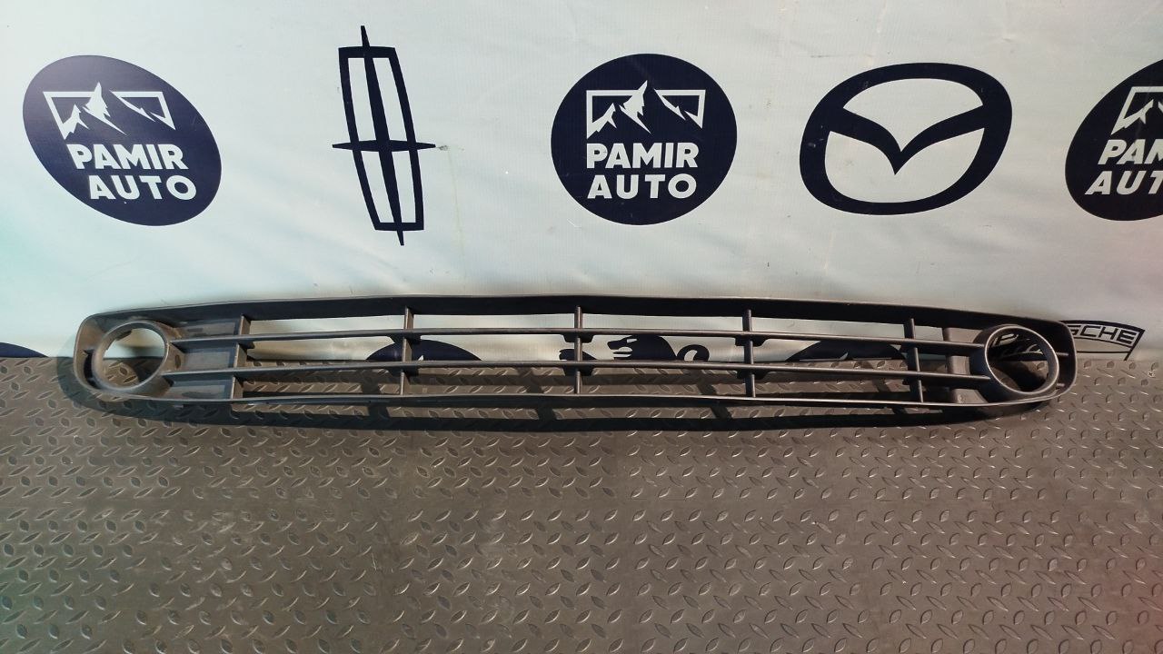 Решетка в бампер центральная Renault Scenic/2 2003-2009