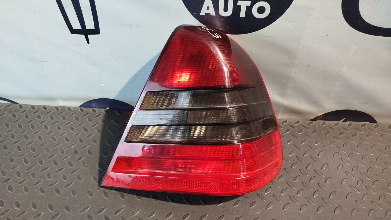 Фонарь задний правый Mercedes C/W202 1993-2001