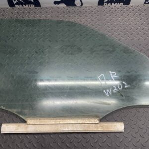 Стекло двери переднее правое Mercedes C/W202 1993-2001