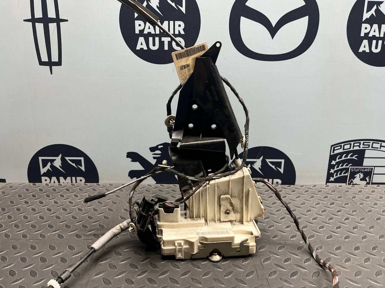 Замок двери задний правый Mercedes B/W245 2005-2011