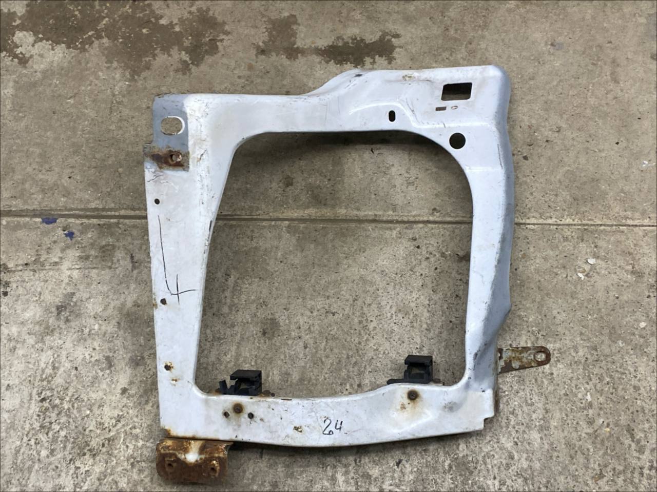 Кронштейн фары левый Ford Transit 2006-2013