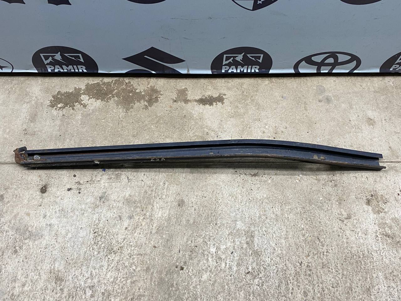 Направляющая двери сдвижной нижняя Mercedes Vito/W638 1996-2003