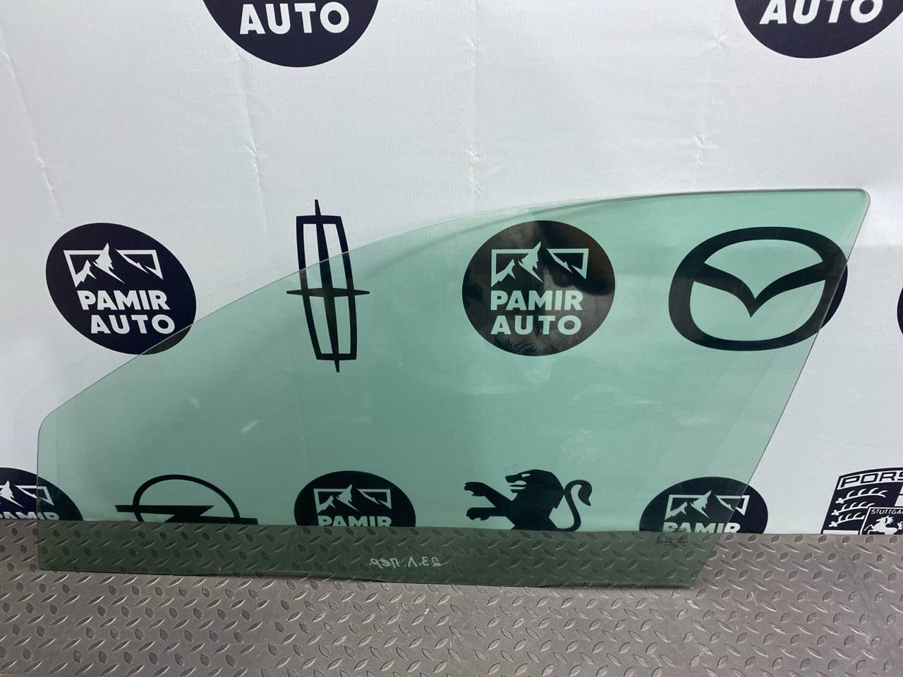 Стекло двери переднее левое Ford Mondeo/3 2000-2007