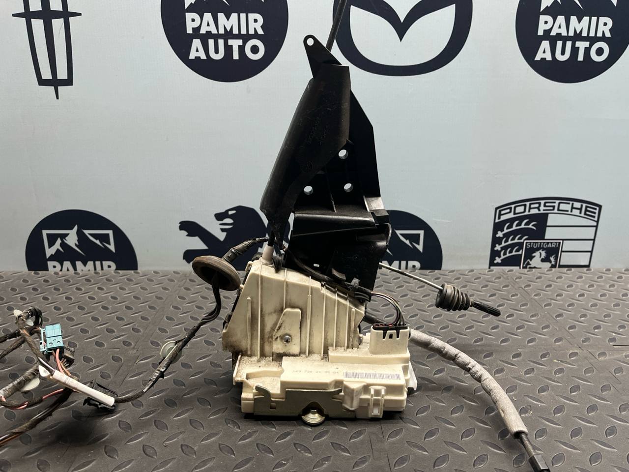 Замок двери задний левый Mercedes B/W245 2005-2011