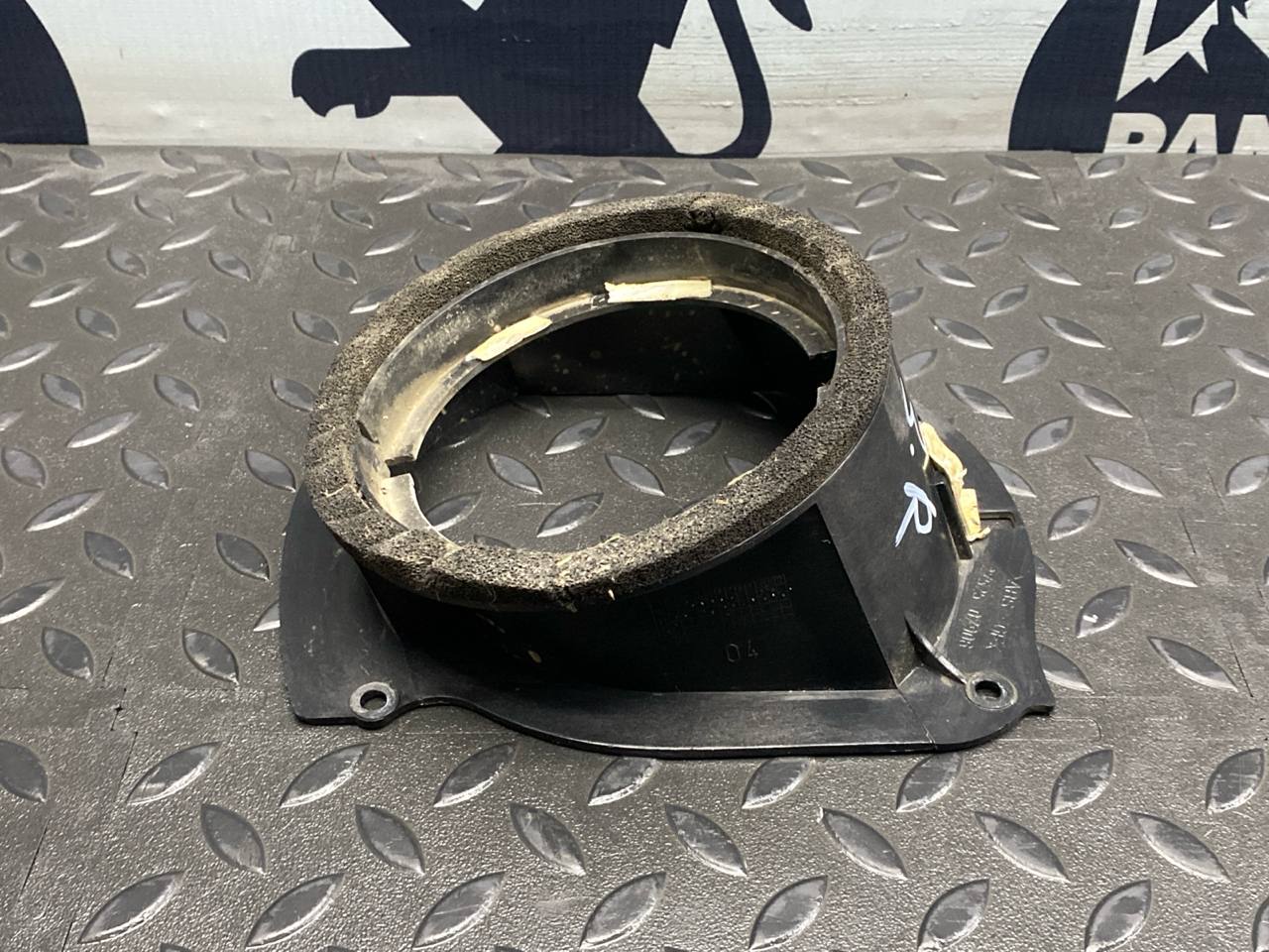 Кронштейн динамика задний правый Mercedes C/W202 1993-2001