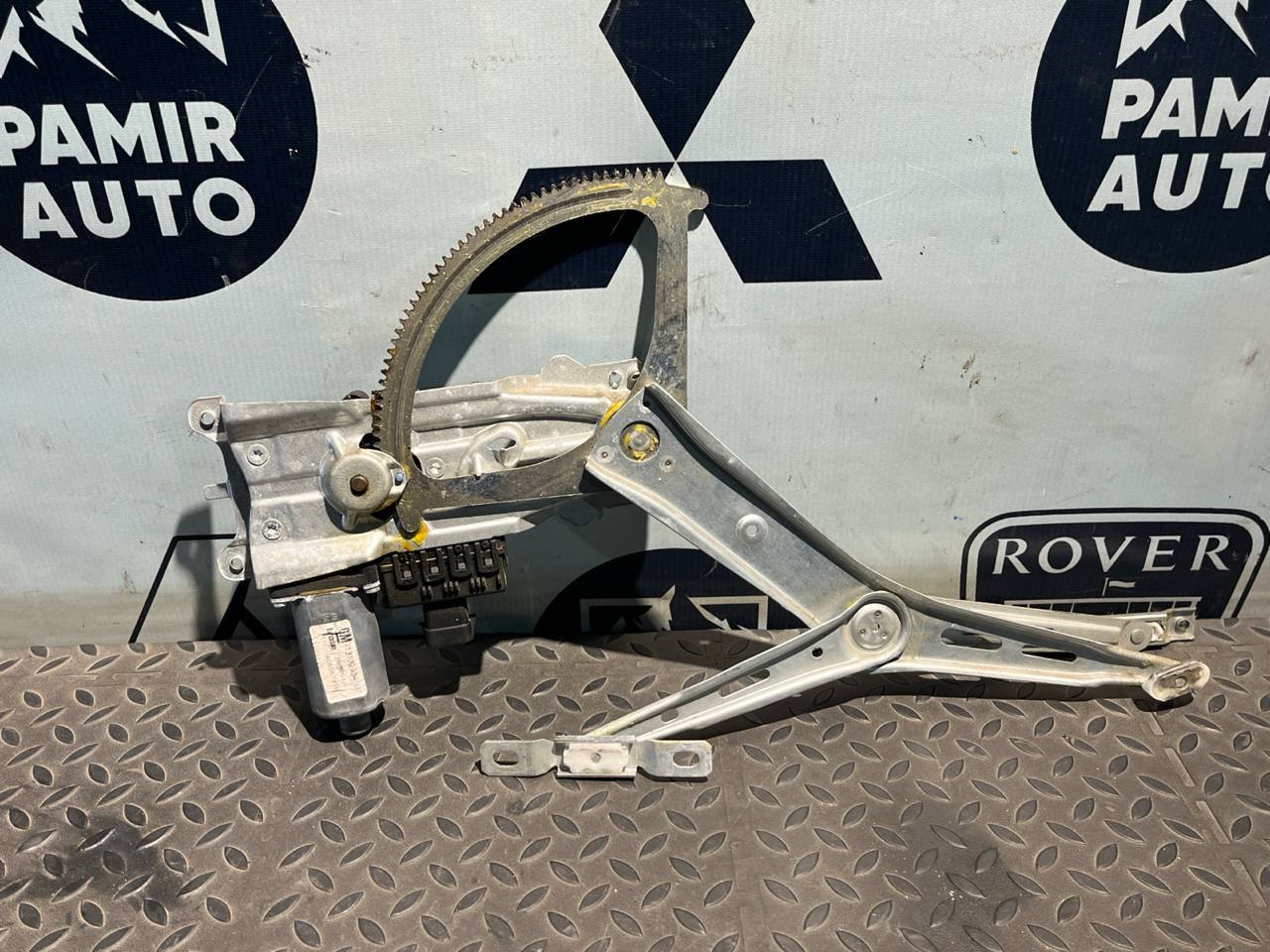 Стеклоподъемник передний левый Opel Zafira/B 2005-2014