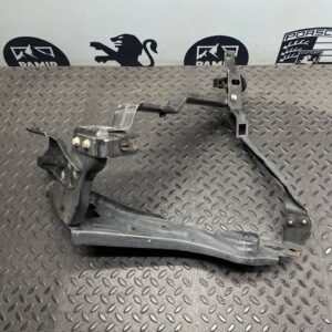 Кронштейн фары левый Mercedes C/W204 2006-2015