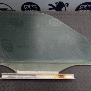 Стекло двери переднее левое Mercedes C/W202 1993-2001