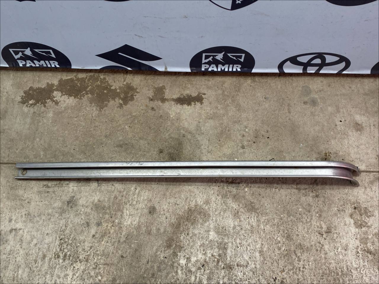 Направляющая двери сдвижной средняя правая Mercedes Vito/W639 2003-2014