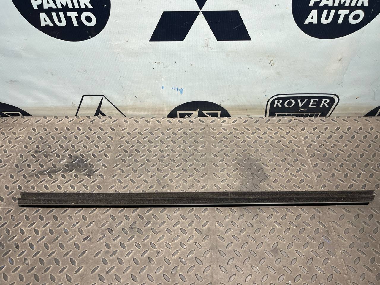 Уплотнитель двери передний левый Opel Zafira/B 2005-2014