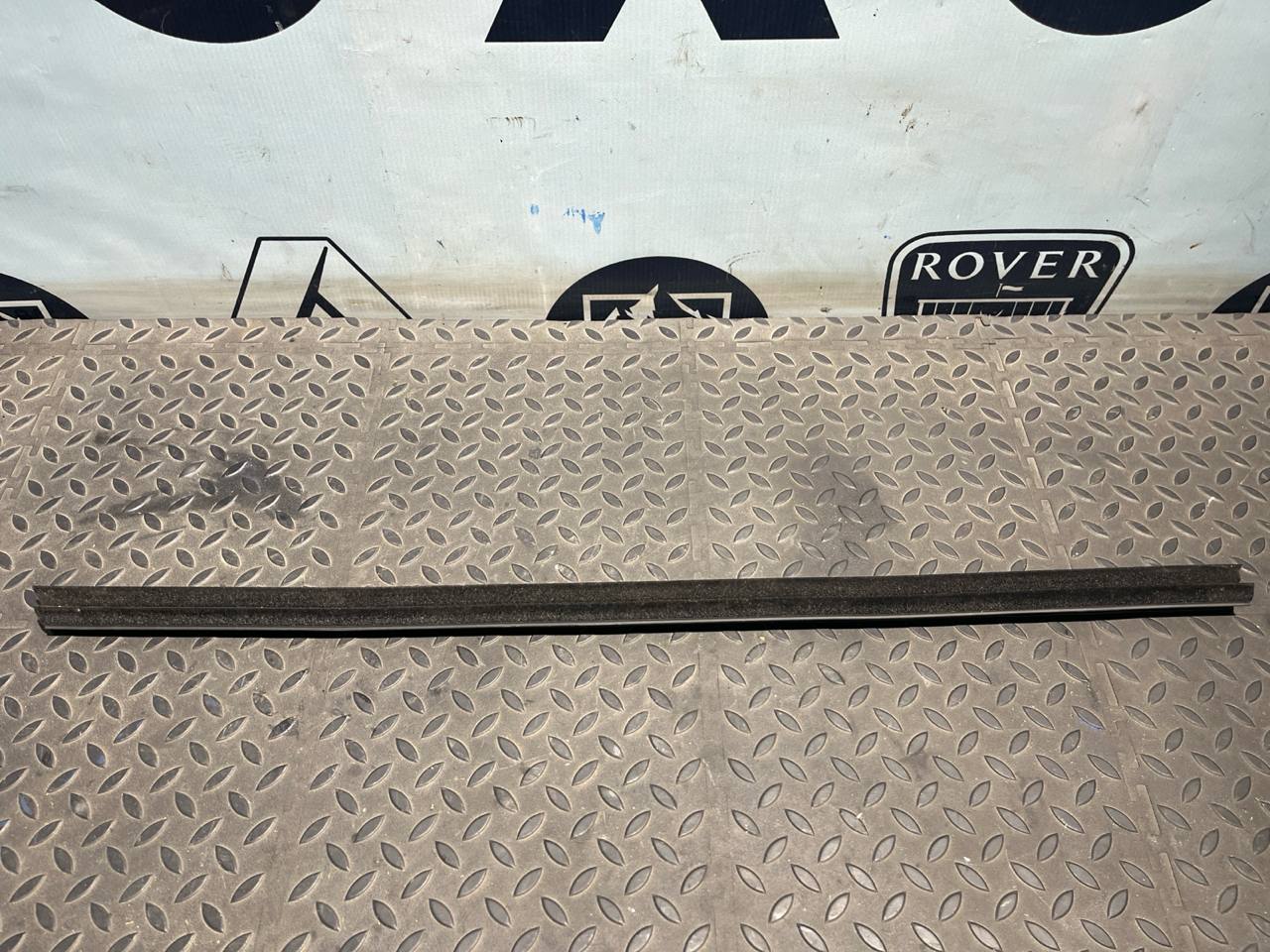 Уплотнитель двери передний правый Opel Zafira/B 2005-2014