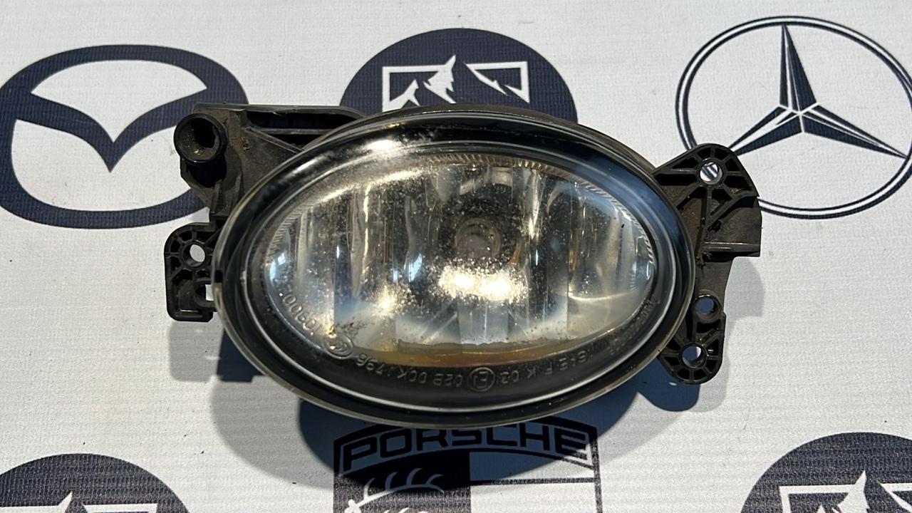 Фара противотуманная правая Mercedes E/W211 2002-2009