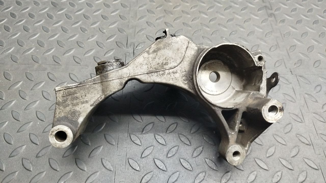 Кронштейн генератора Opel Astra/H 2004-2014