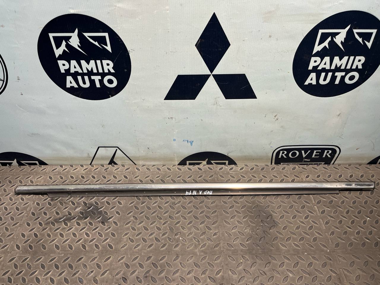 Уплотнитель двери передний левый Opel Zafira/B 2005-2014