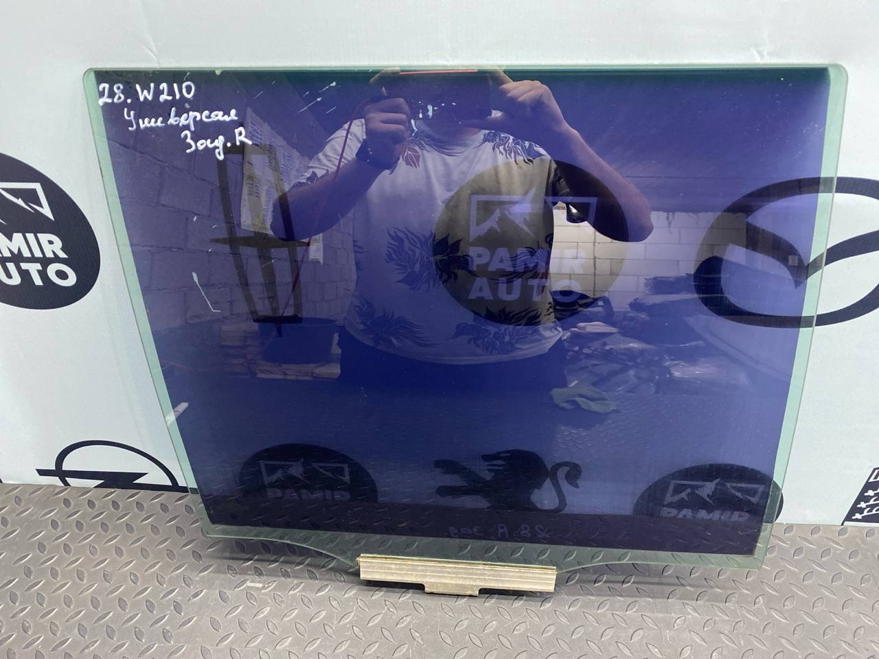 Стекло двери заднее правое Mercedes E/W210 1995-2003