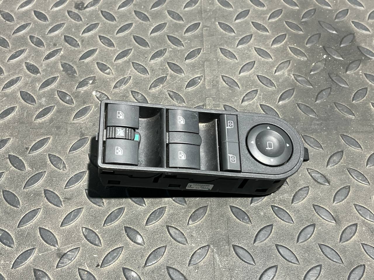 Блок управления стеклоподъемниками Opel Zafira/B 2005-2014