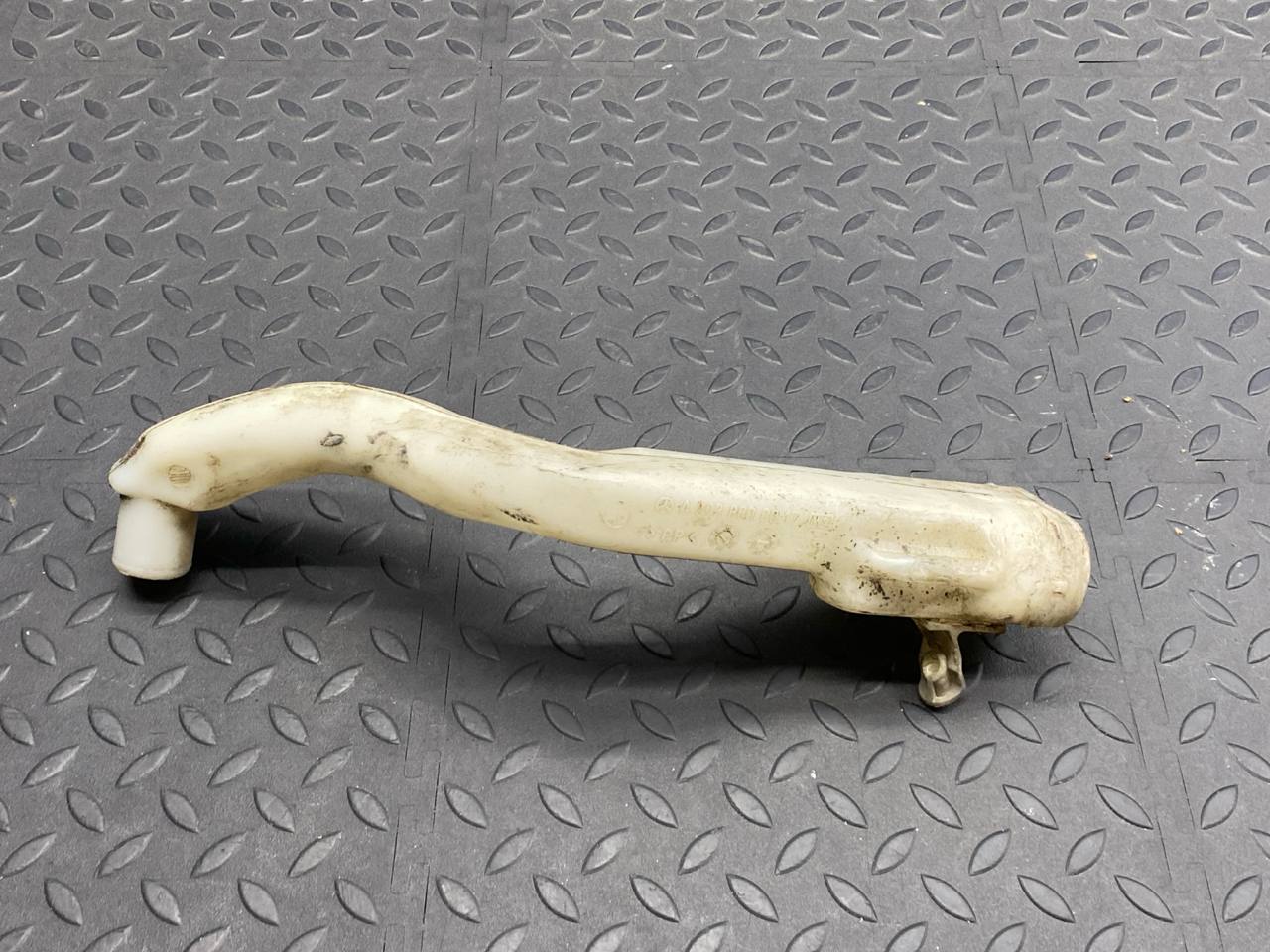 Горловина бачка омывателя Mercedes C/W203 2000-2008