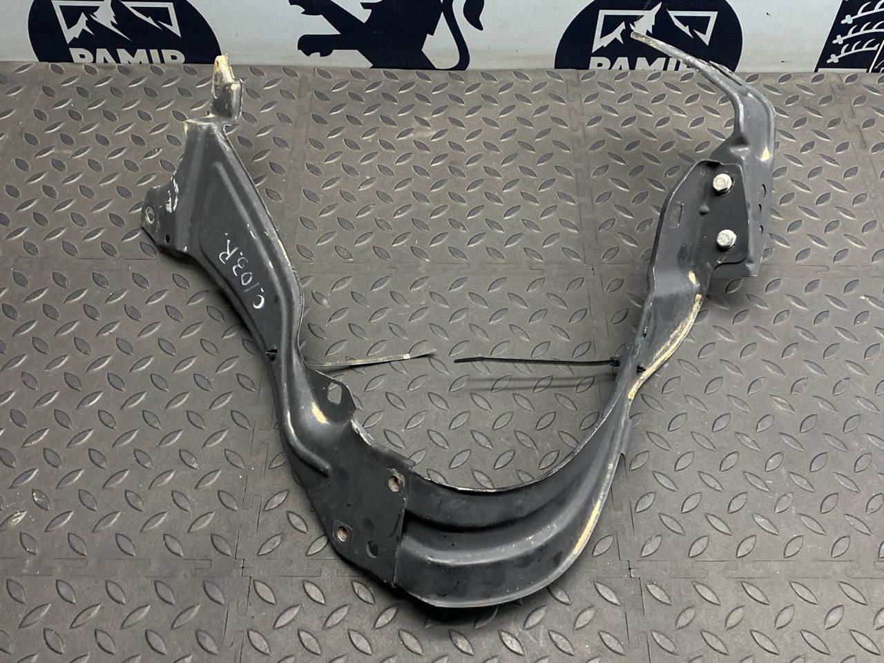 Кронштейн фары правый Mercedes C/W203 2000-2008