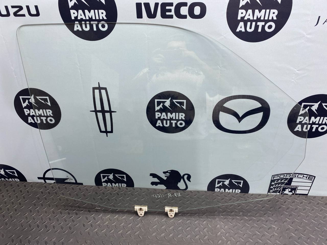 Стекло двери переднее правое Mercedes Vito/W638 1996-2003