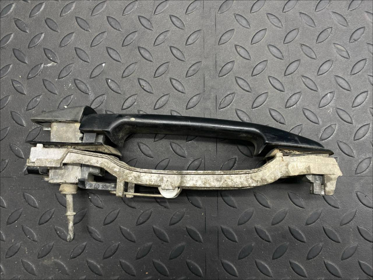 Ручка двери передняя правая Mercedes C/W202 1993-2001