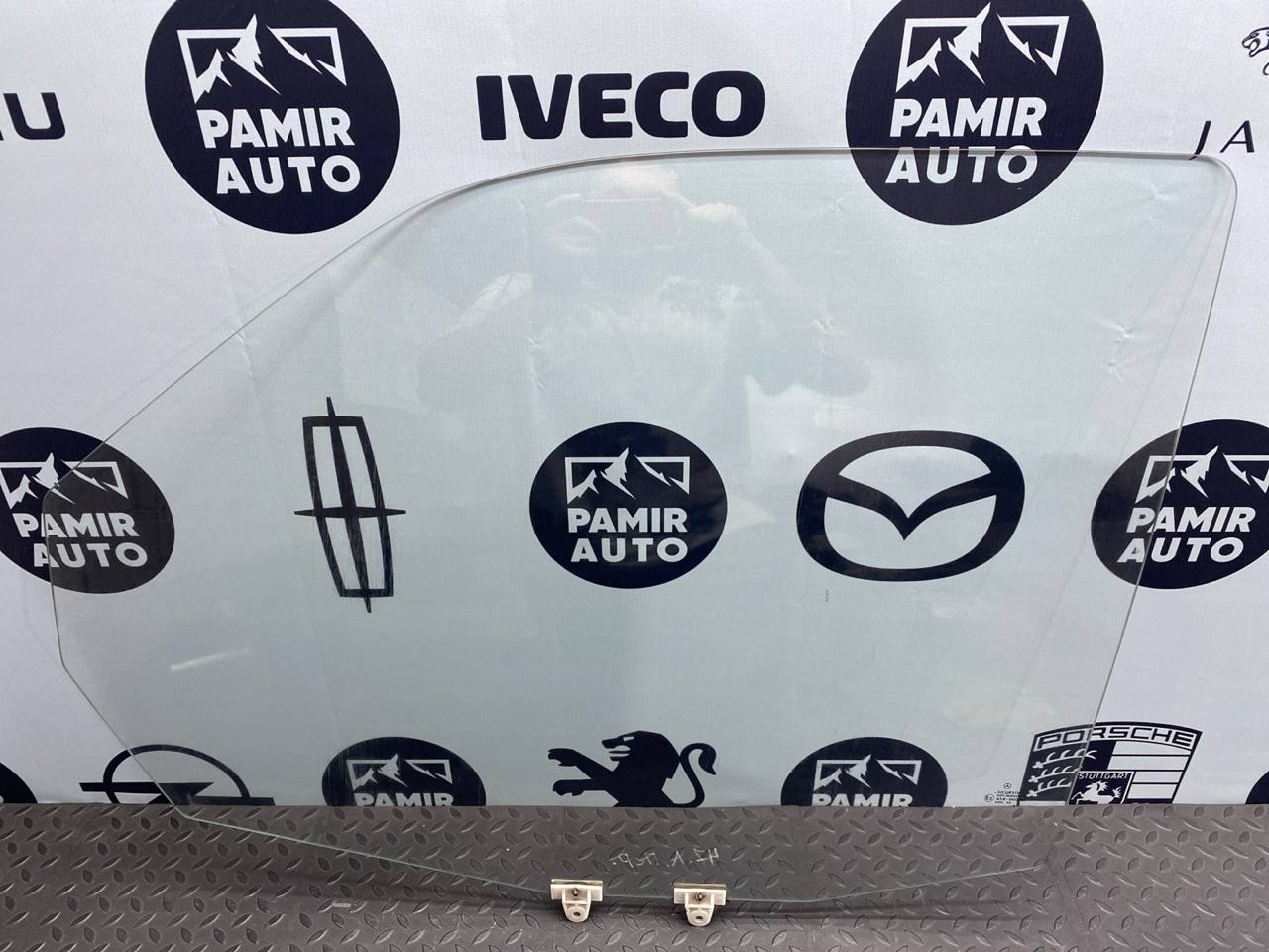 Стекло двери переднее левое Mercedes Vito/W638 1996-2003