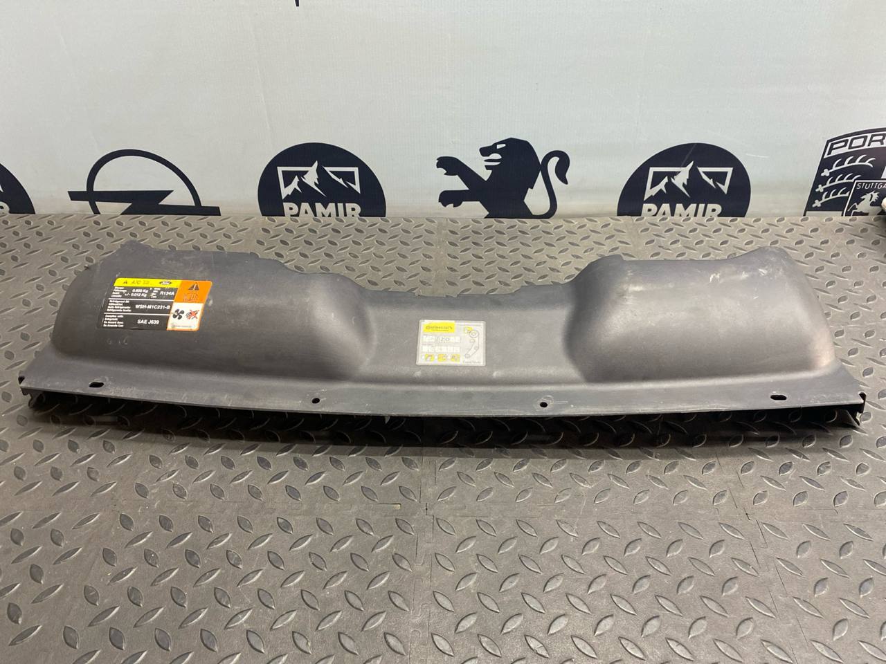 Кожух замка капота Ford Focus/2 2004-2011