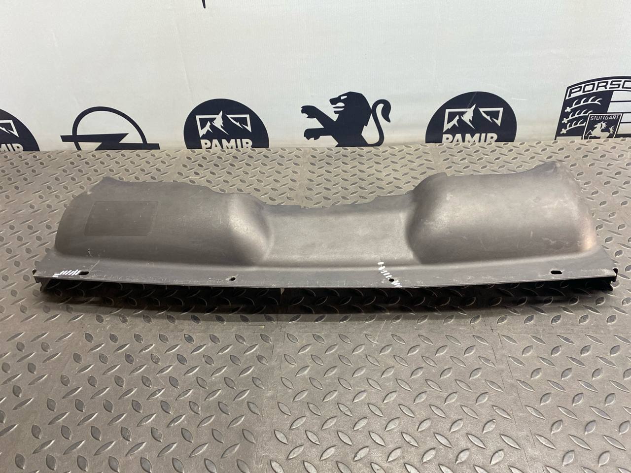 Кожух замка капота Ford Focus/2 2004-2011