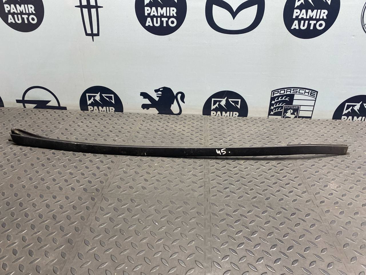 Молдинг лобового стекла левый Mercedes C/W203 2000-2008