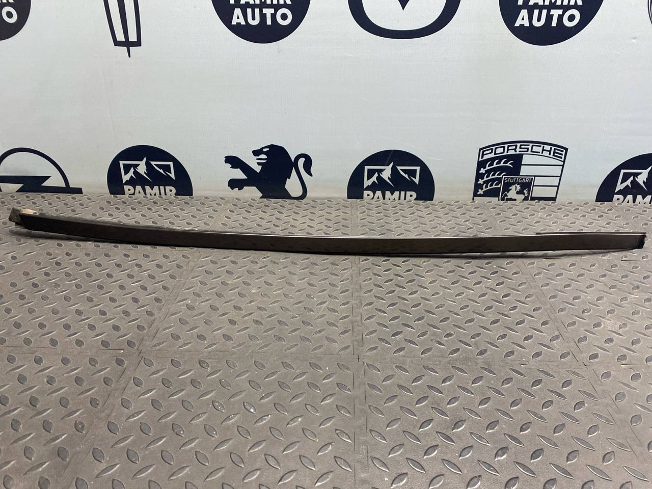 Молдинг лобового стекла левый Mercedes C/W203 2000-2008