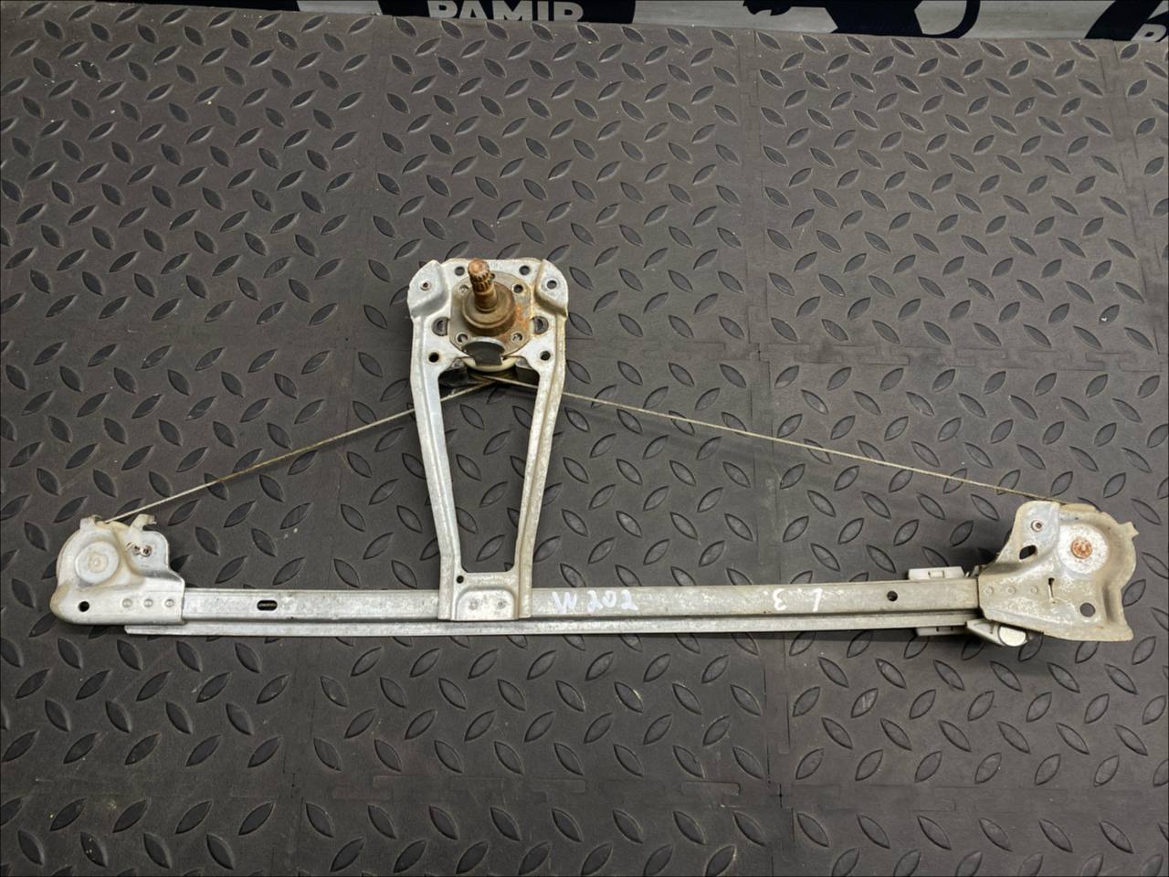 Стеклоподъемник задний левый Mercedes C/W202 1993-2001