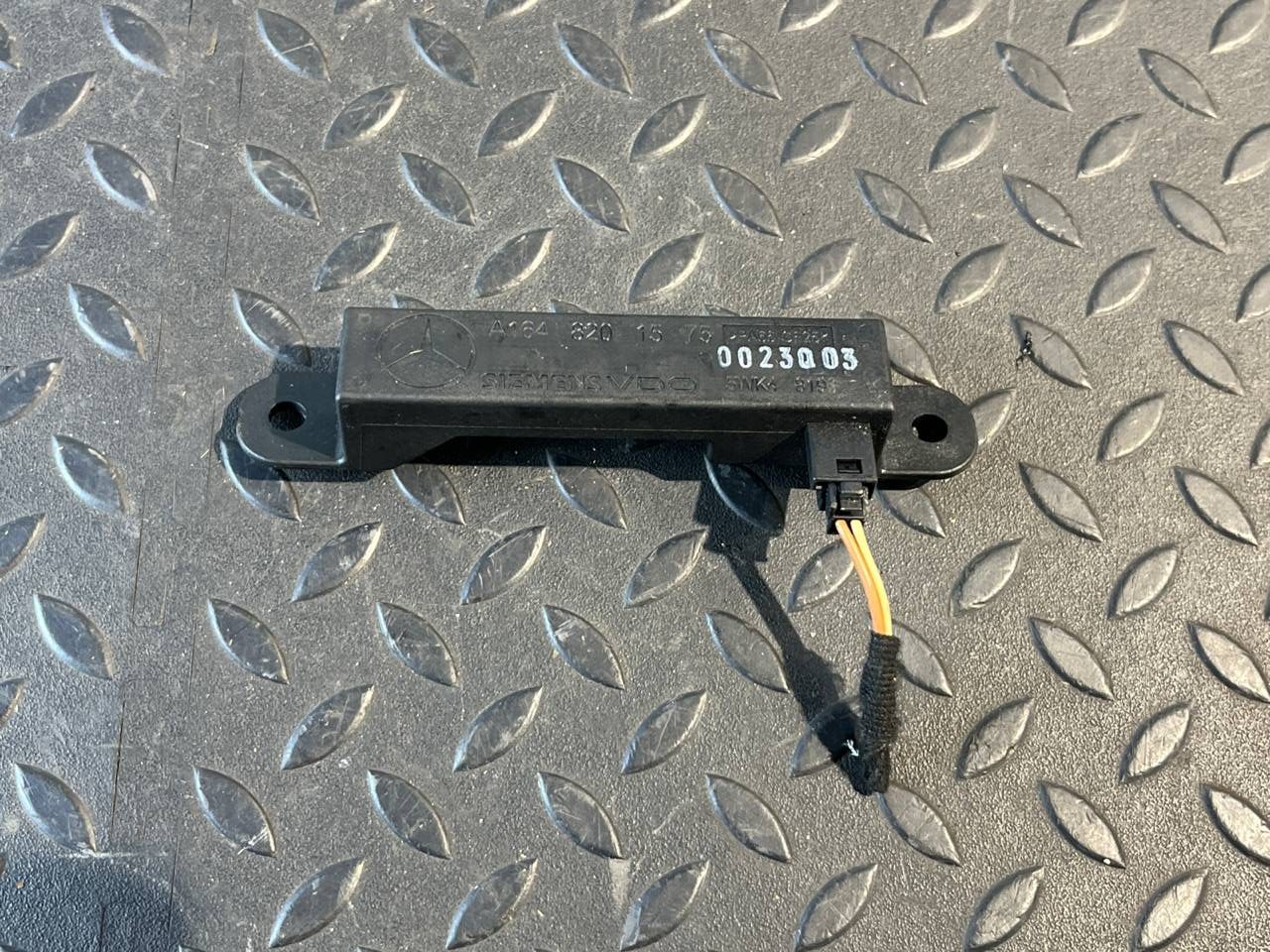 Антенна Mercedes M/W164 2005-2011