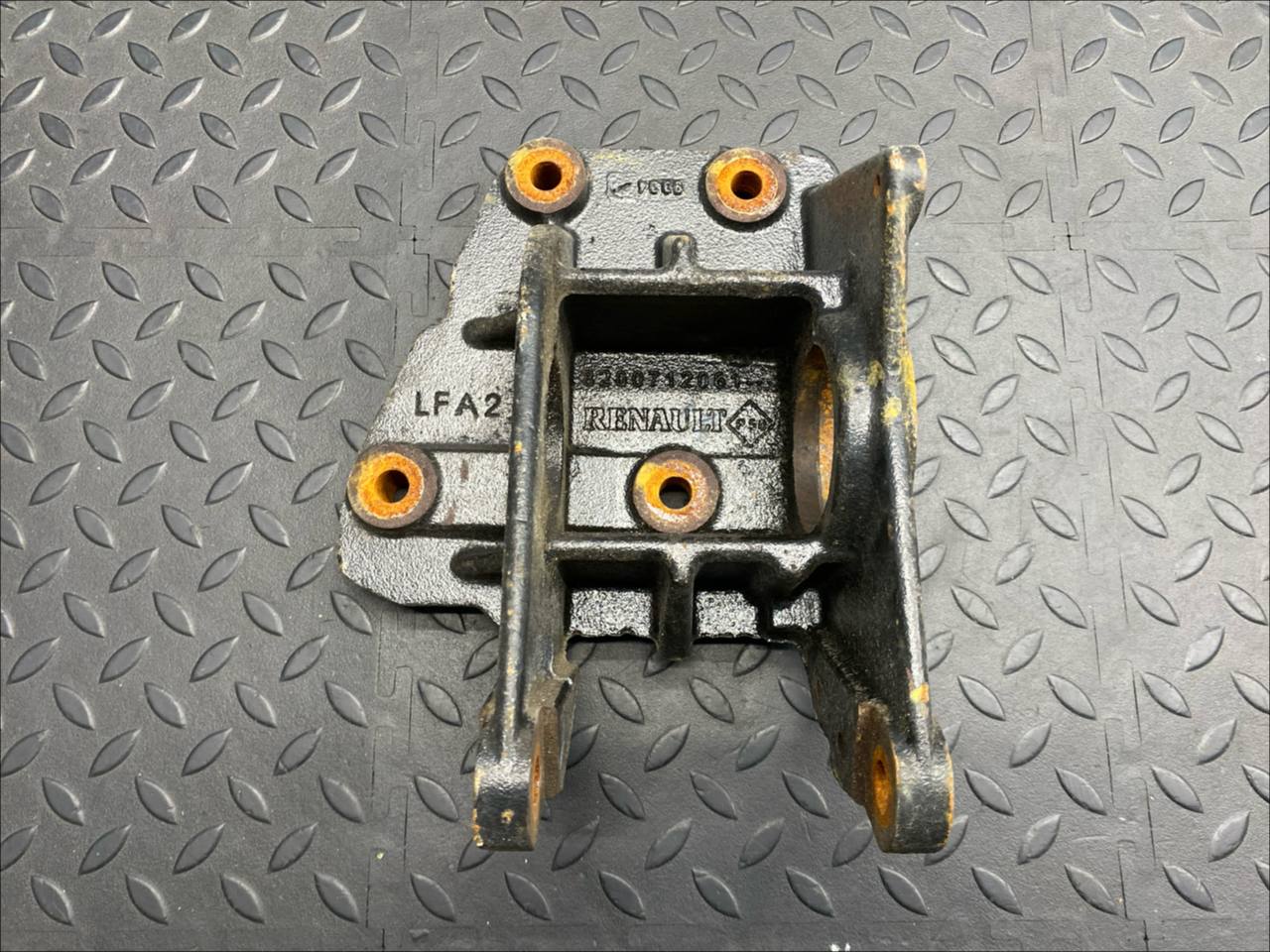 Кронштейн полуоси Opel Movano/A 2003-2010