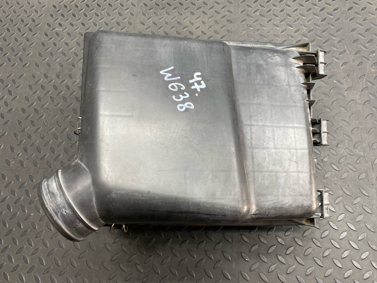 Корпус воздушного фильтра Mercedes Vito/W638 1996-2003