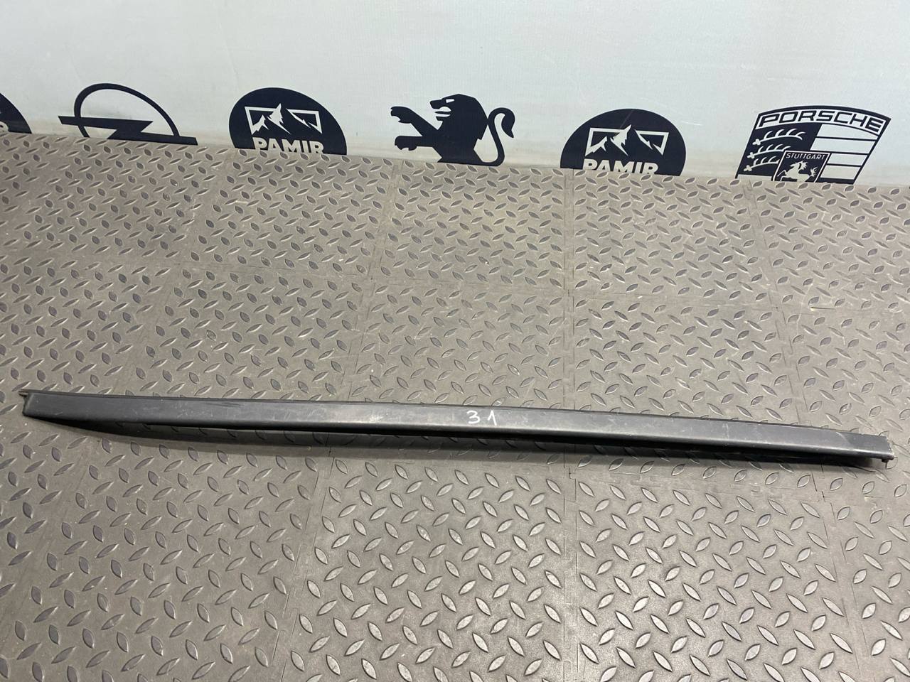 Молдинг лобового стекла левый Mercedes E/W210 1995-2003