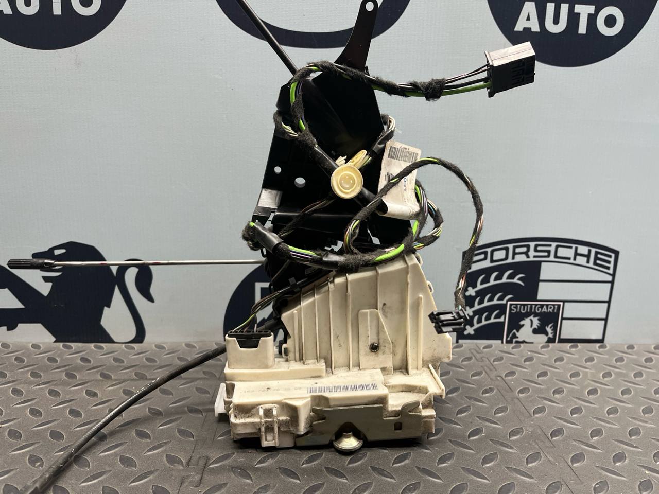 Замок двери передний правый Mercedes B/W245 2005-2011