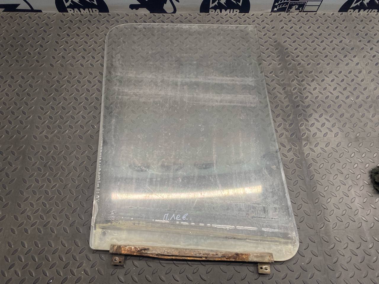Стекло двери переднее левое Ford Transit 2000-2006