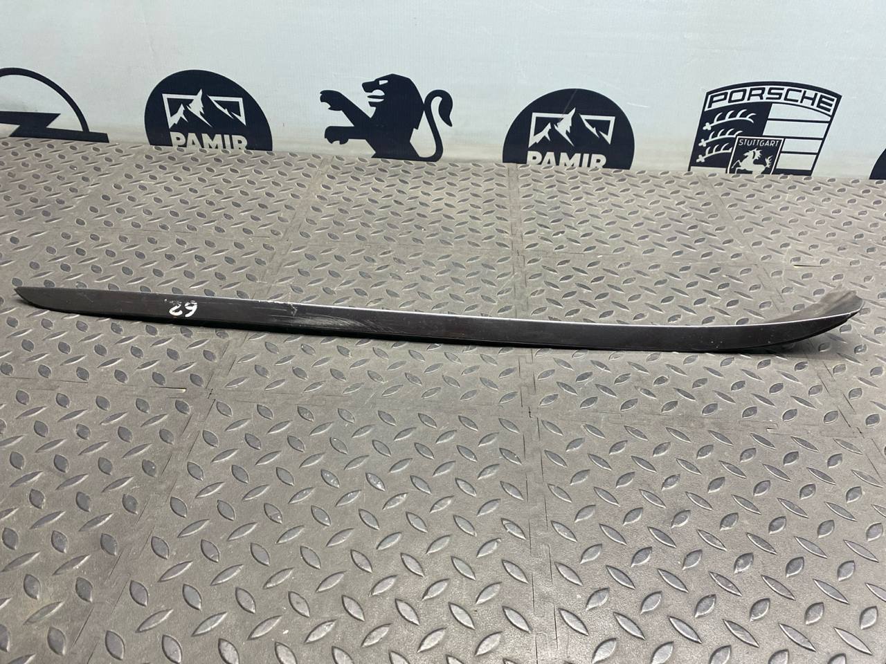 Молдинг лобового стекла правый BMW 3/E90 2004-2013