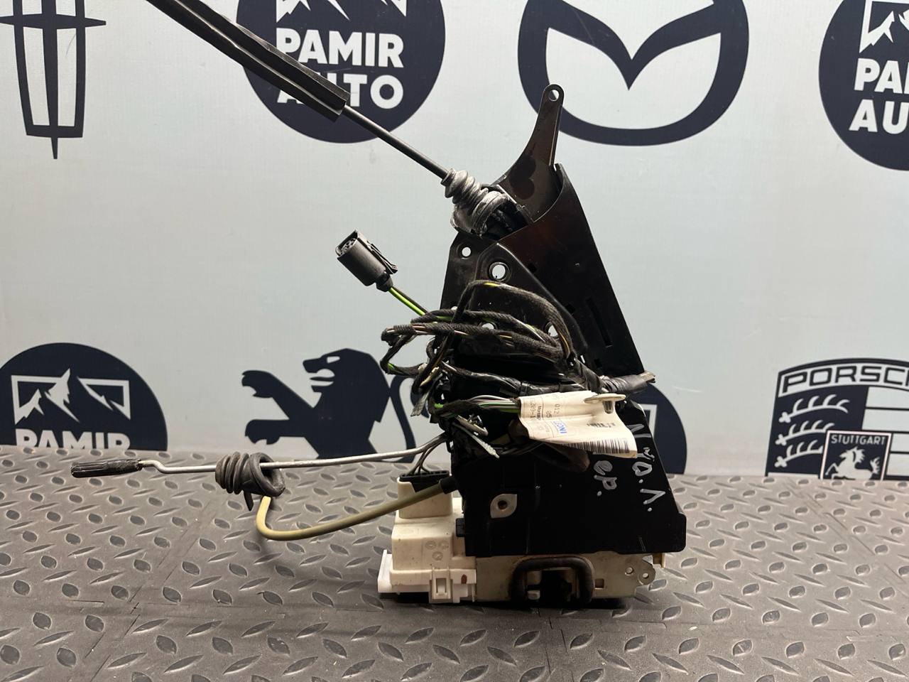 Замок двери передний левый Mercedes B/W245 2005-2011