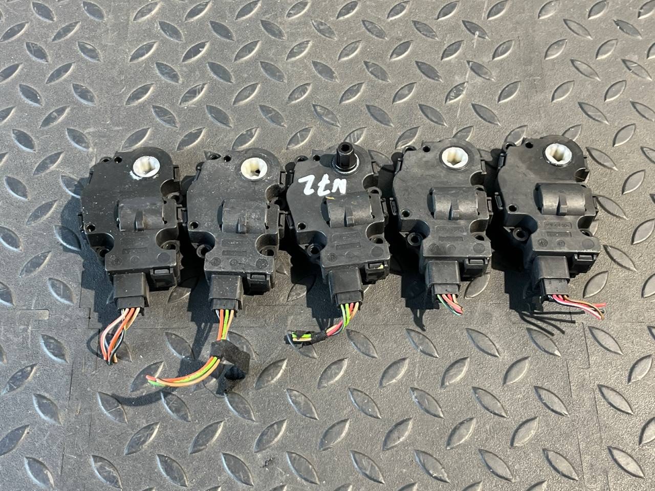 Моторчик заслонки отопителя  Mercedes M/W164 2005-2011