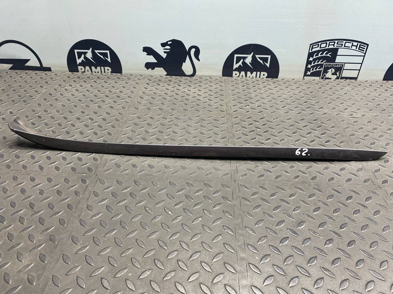 Молдинг лобового стекла левый BMW 3/E90 2004-2013