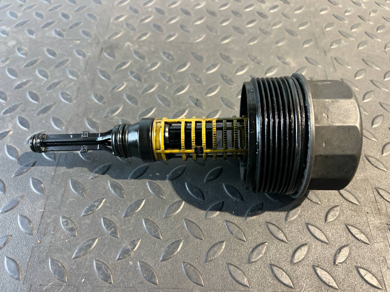 Крышка корпуса масляного фильтра Mercedes E/W211 2002-2009