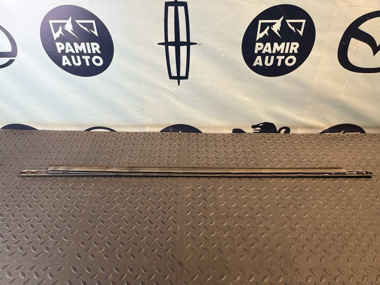 Уплотнитель двери задний левый Opel Zafira/B 2005-2014