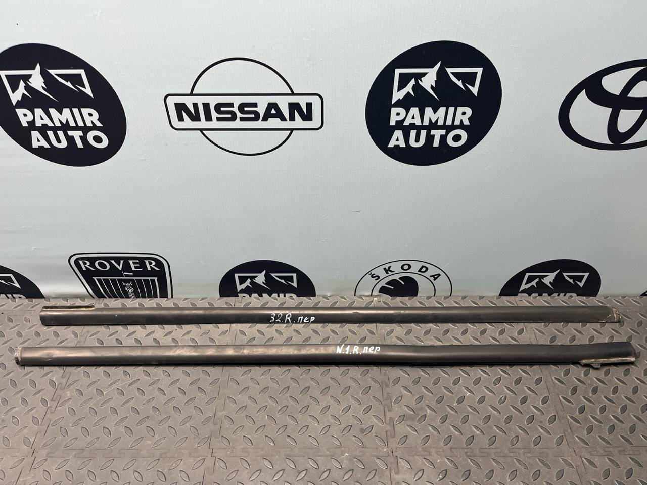 Уплотнитель двери передний правый Ford Focus/2 2004-2011