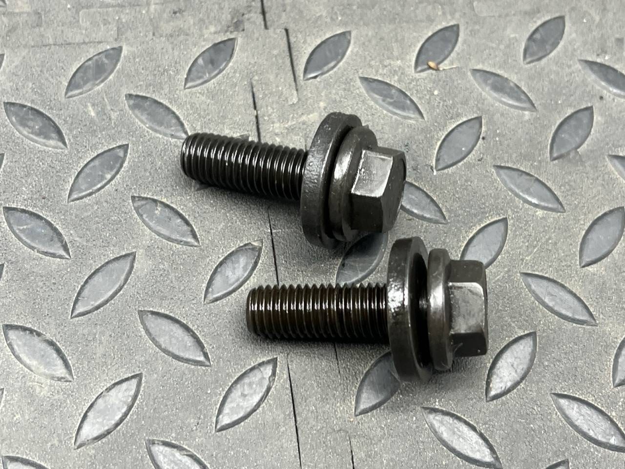 Болт распредвала Opel Zafira/B 2005-2014