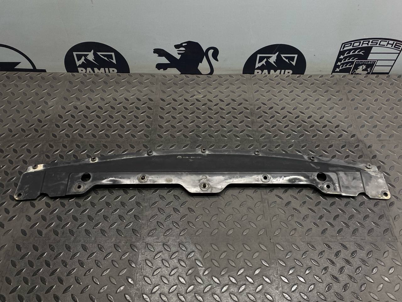 Кронштейн радиатора BMW 5/E34 1987-1996